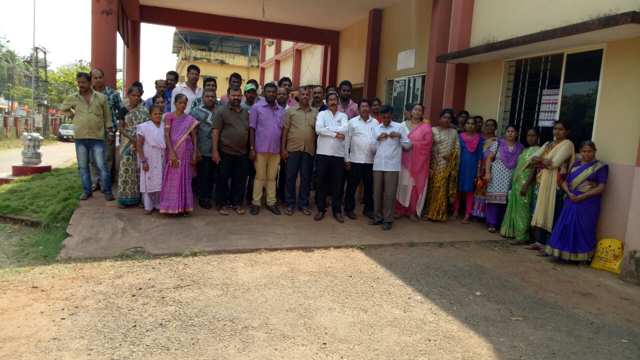 ಪುತ್ತೂರು : ಮೆಸ್ಕಾಂ ಕಚೇರಿಗೆ ಮತ್ತಿಗೆ-ಸಮಸ್ಯೆ ಬಗೆಹರಿಸದಿದ್ದಲ್ಲಿ ಪ್ರತಿಭಟನೆ ಎಚ್ಚರಿಕೆ